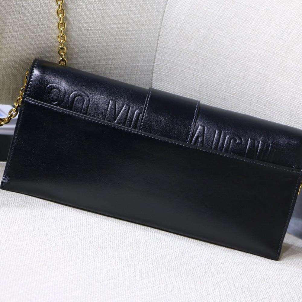 30 Montaigne Pouch