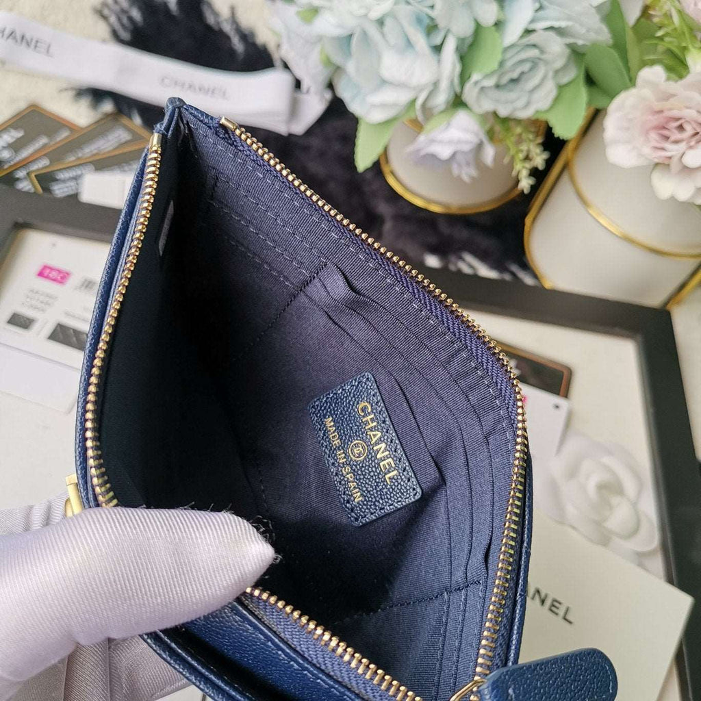 caviar quilted classic zip boy Pouch