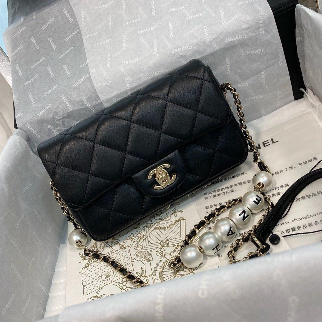 Pearl logo strap Flap Bag Black