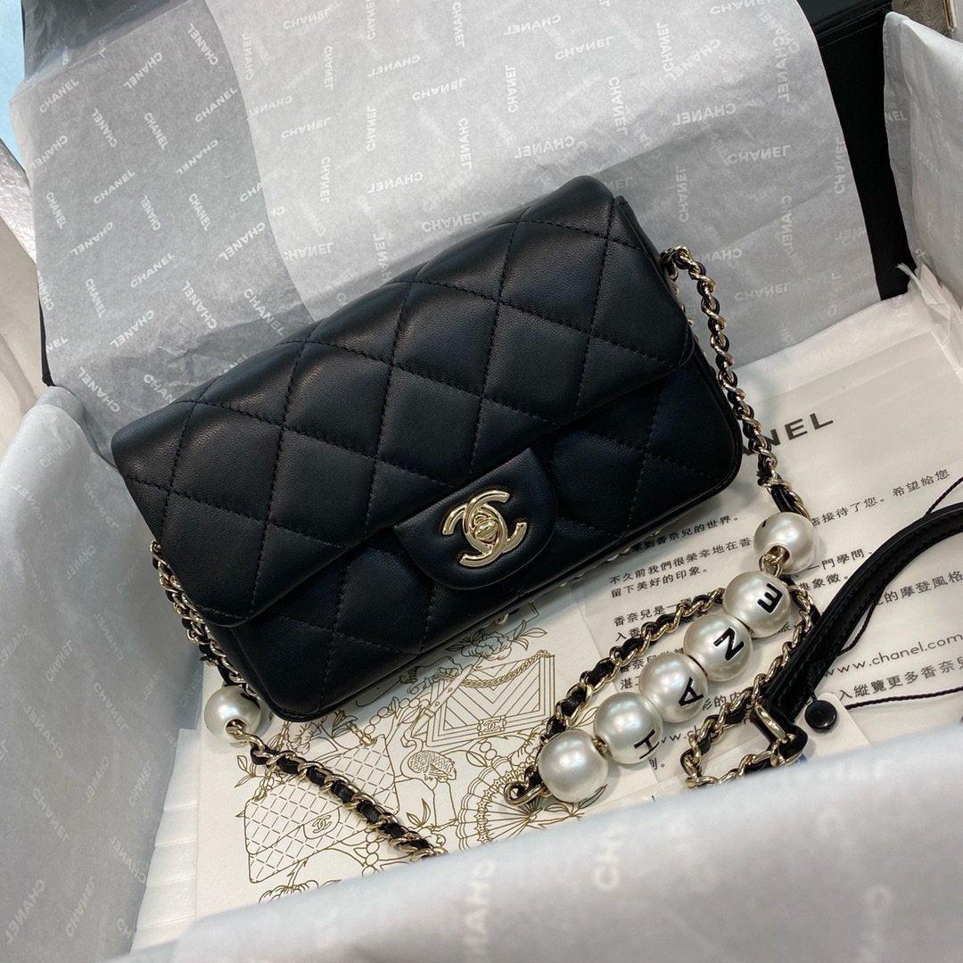 Pearl logo strap Flap Bag Black
