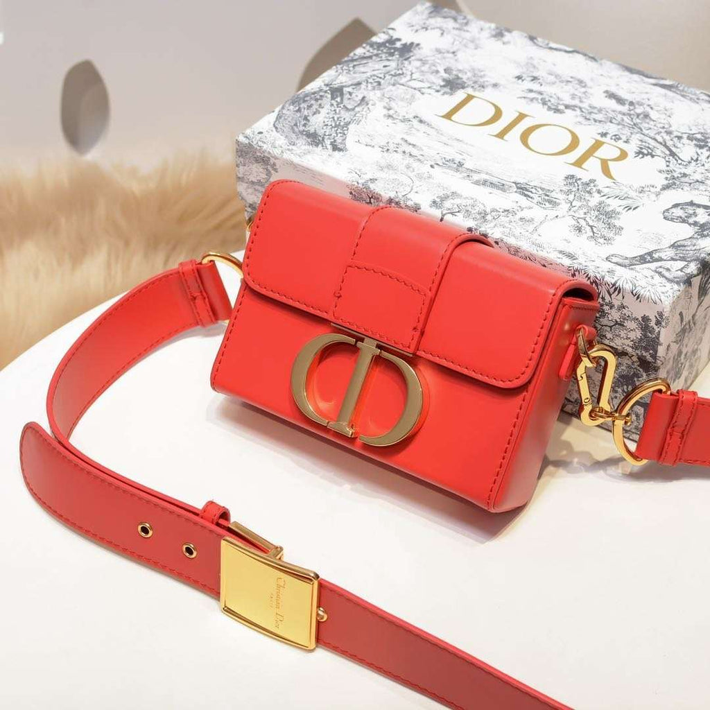 30 Montaigne Flap Bag