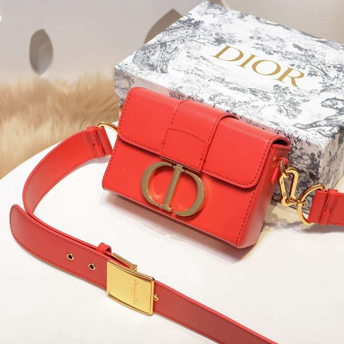 30 Montaigne Flap Bag