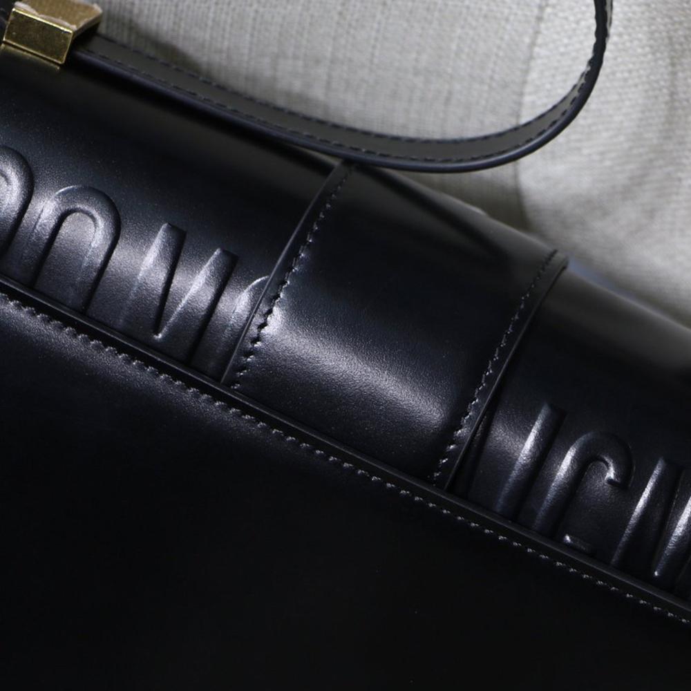 30 Montaigne Bag
