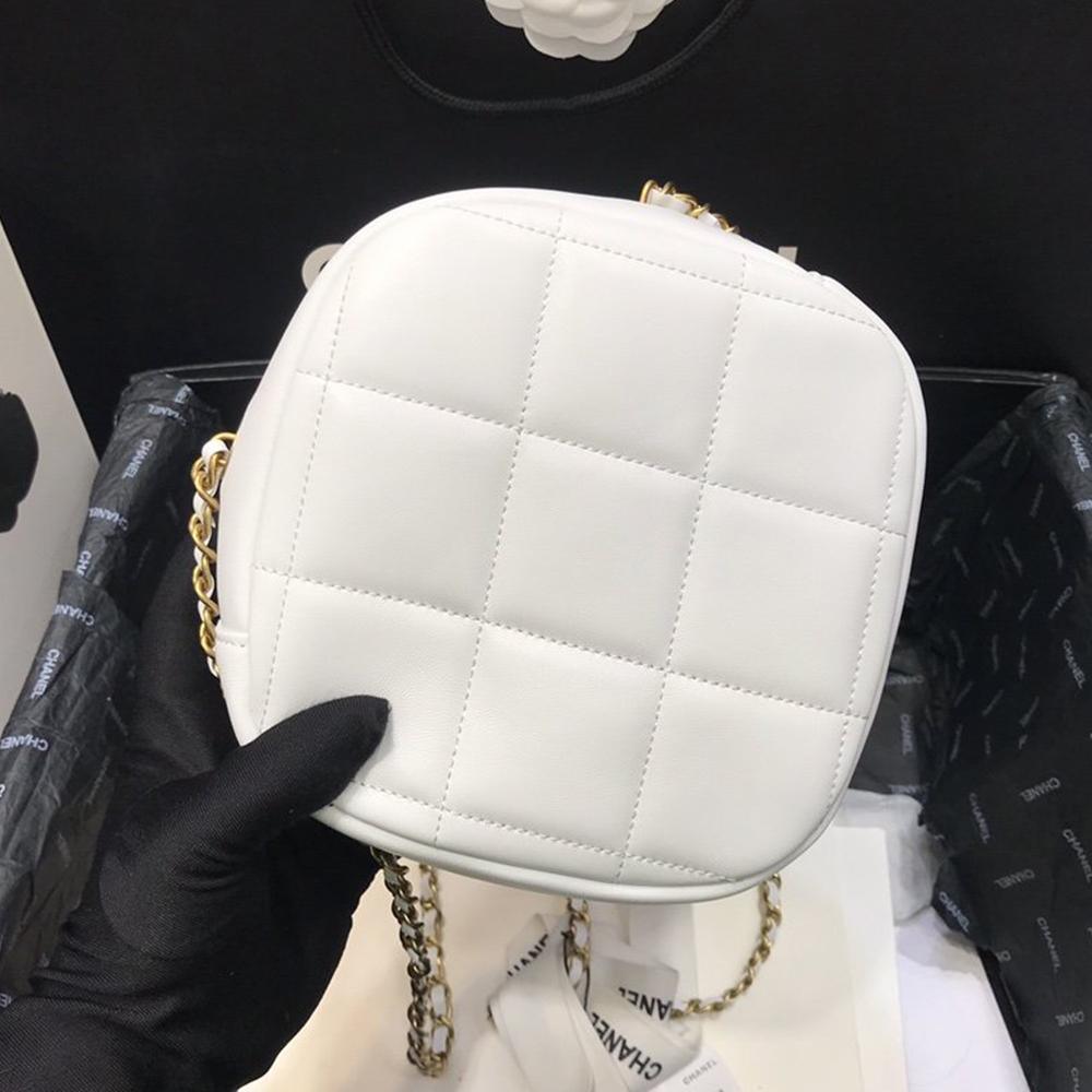 Runway white lambskin Leather Diamond Cut Bag Gold Chain