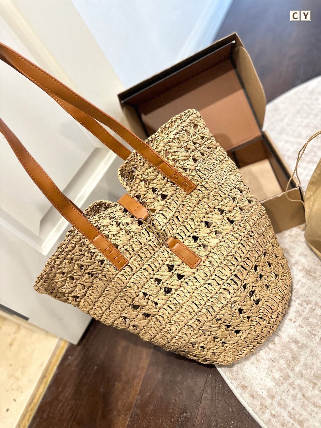 PANIER MEDIUM IN RAFFIA AND VEGETABLE-TANNED LEATHER