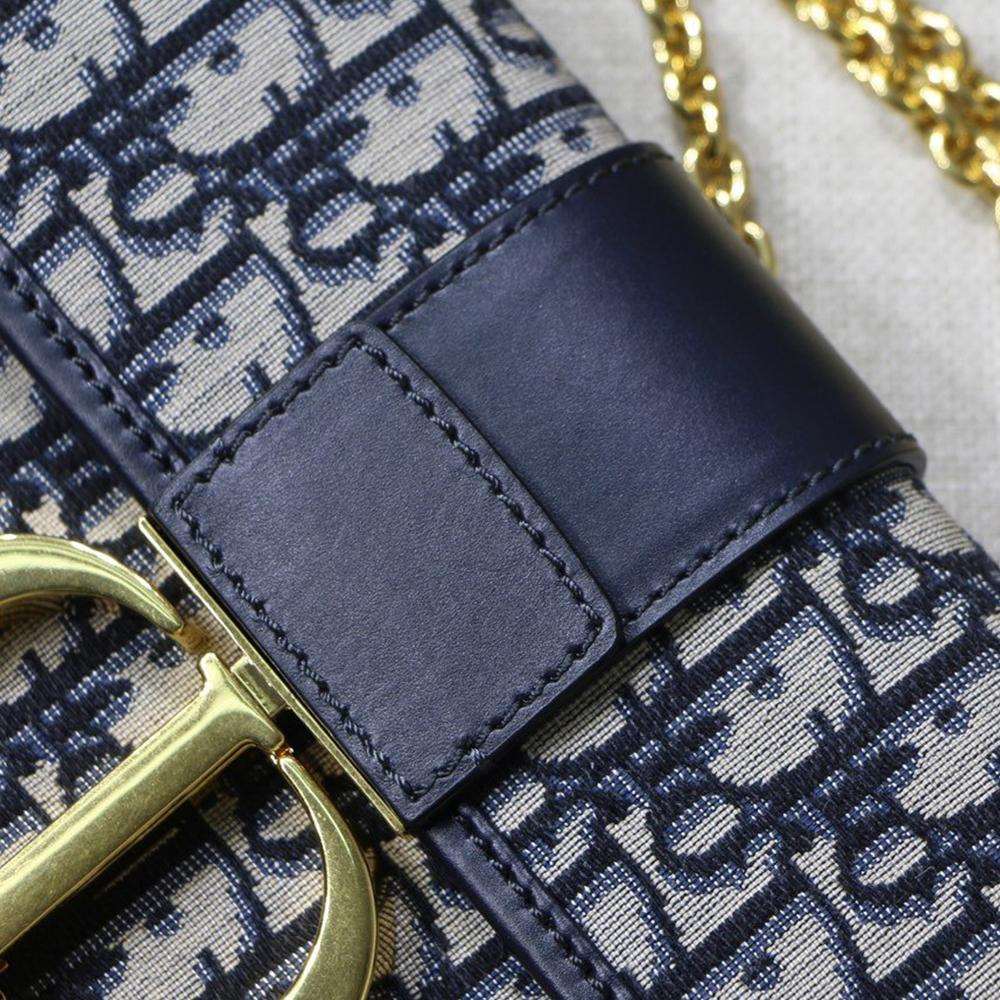 30 Montaigne Pouch