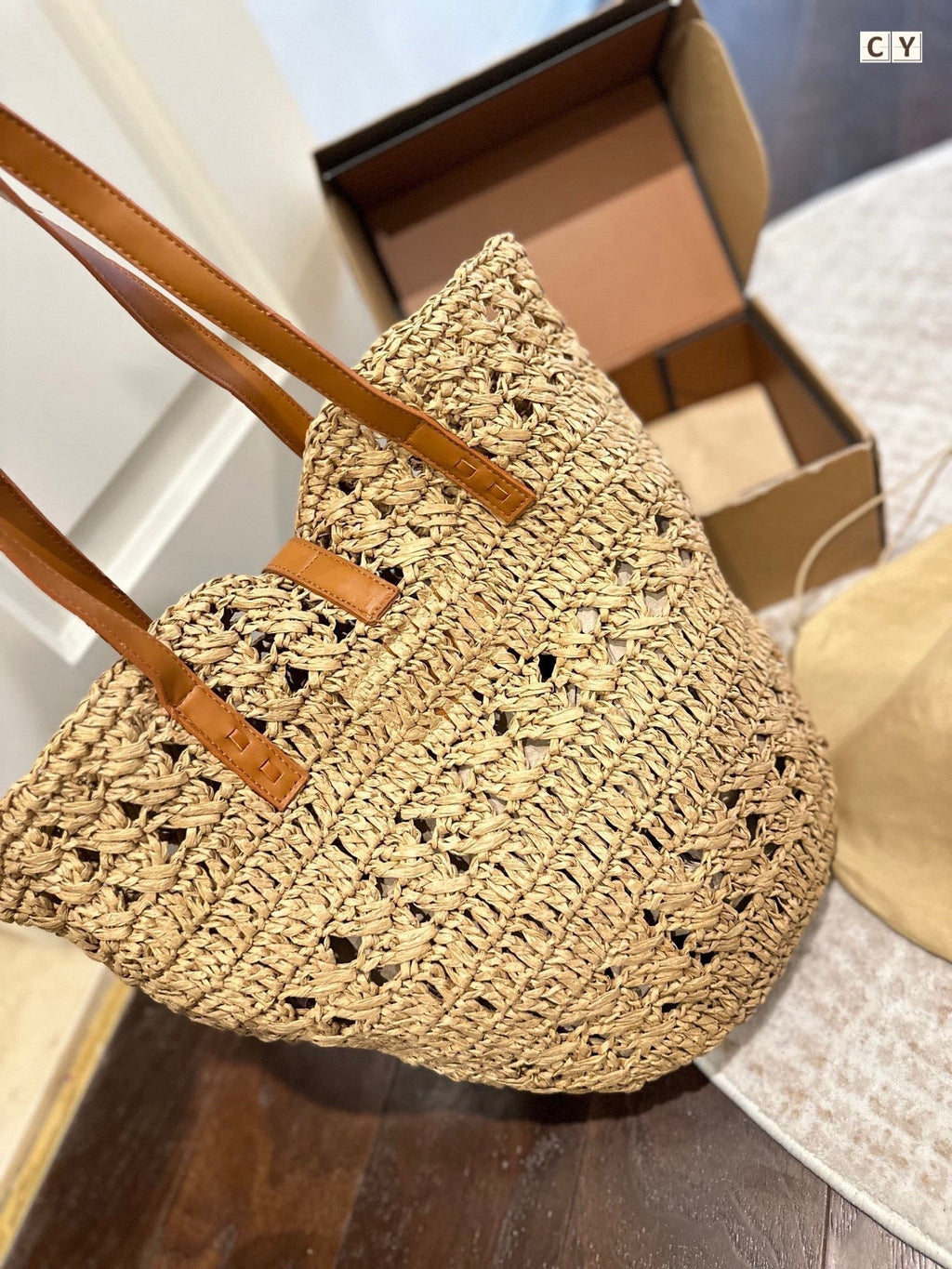 PANIER MEDIUM IN RAFFIA AND VEGETABLE-TANNED LEATHER
