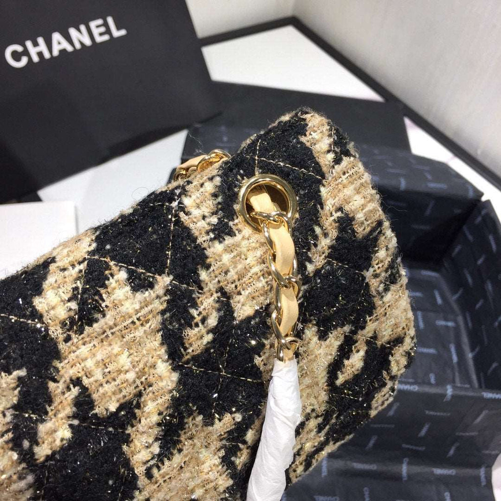 19 tweed Flap Bag Black and beige