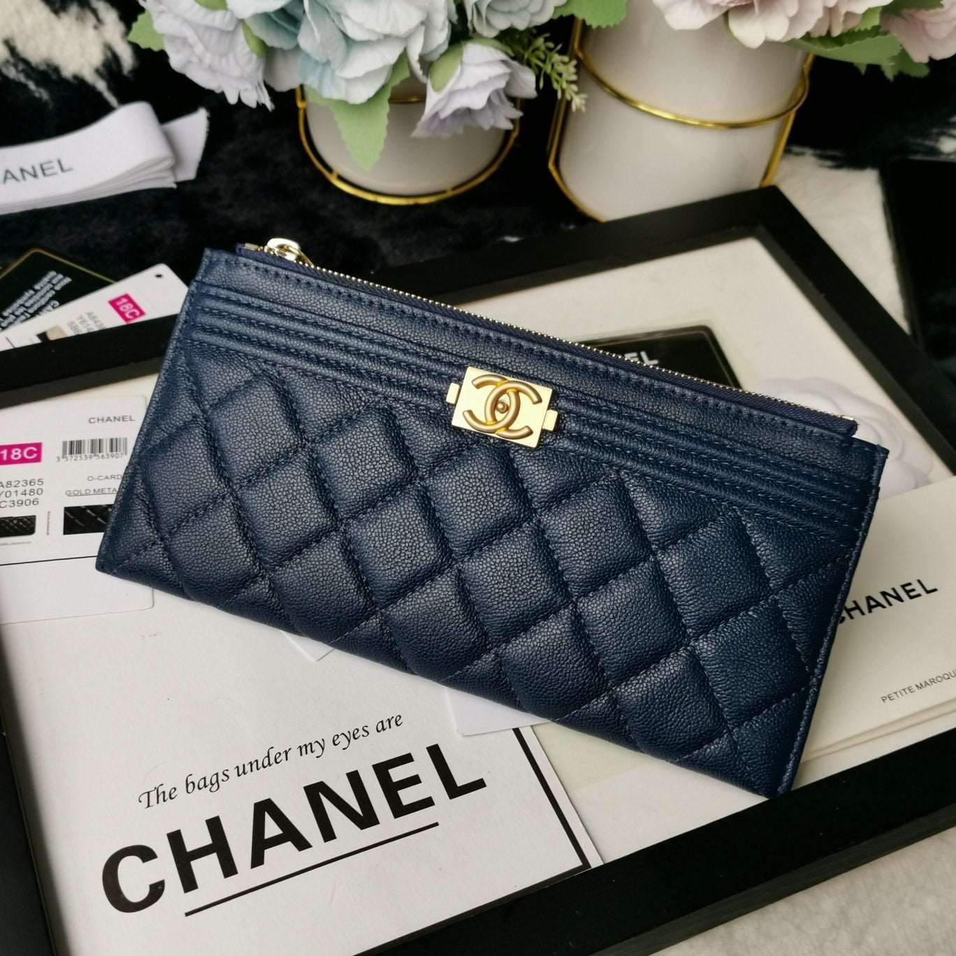 caviar quilted classic zip boy Pouch