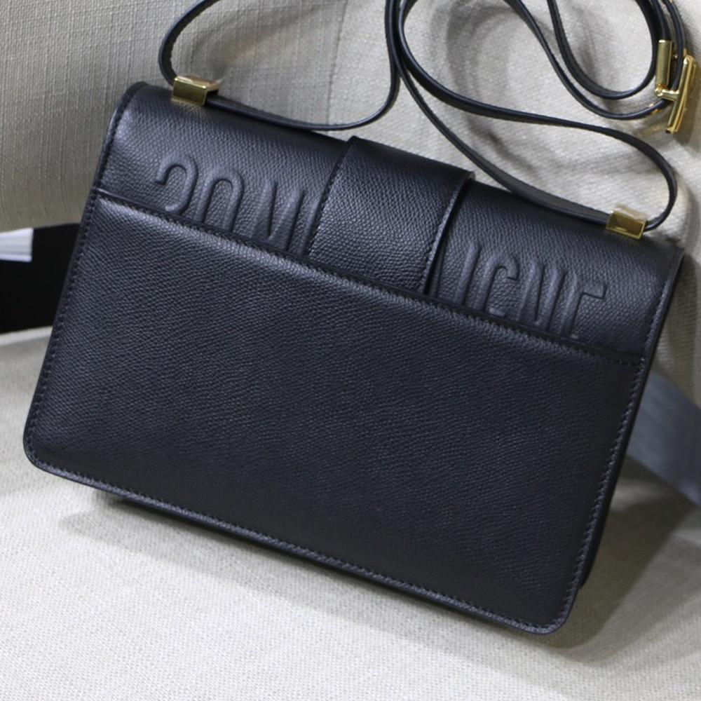 30 Montaigne Pouch