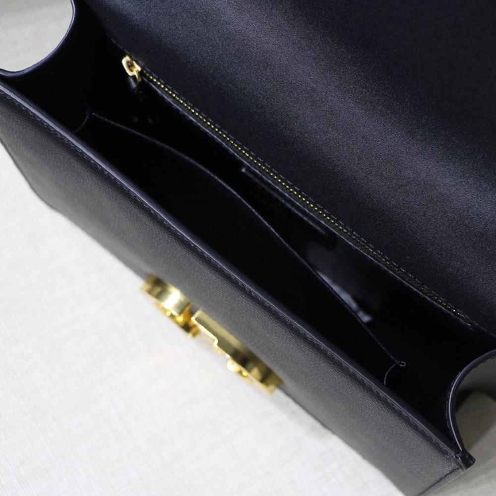30 Montaigne Pouch