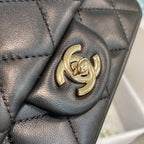 Pearl logo strap Flap Bag Black