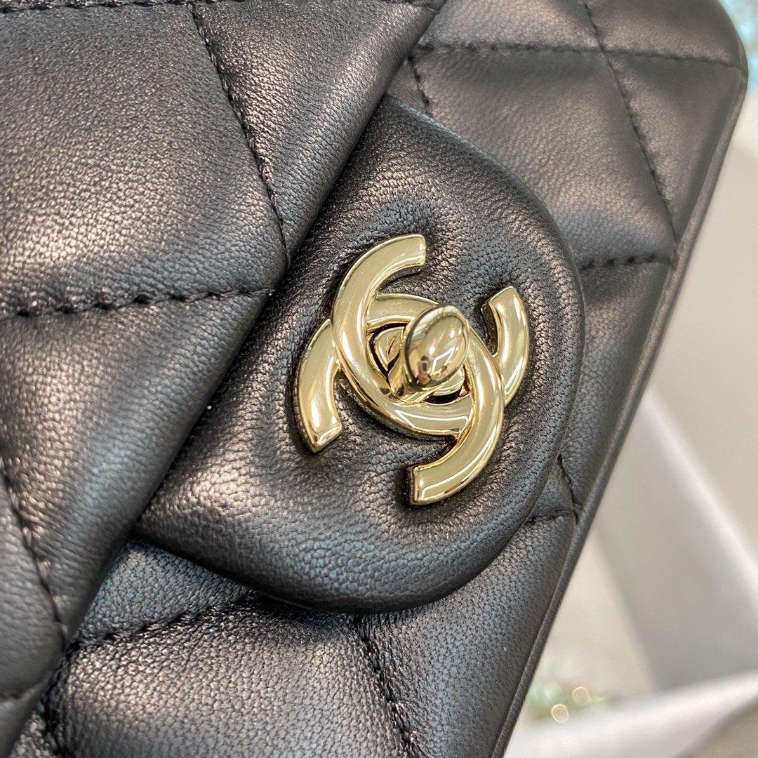 Pearl logo strap Flap Bag Black