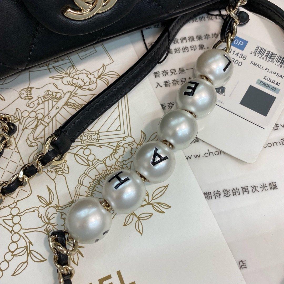 Pearl logo strap Flap Bag Black
