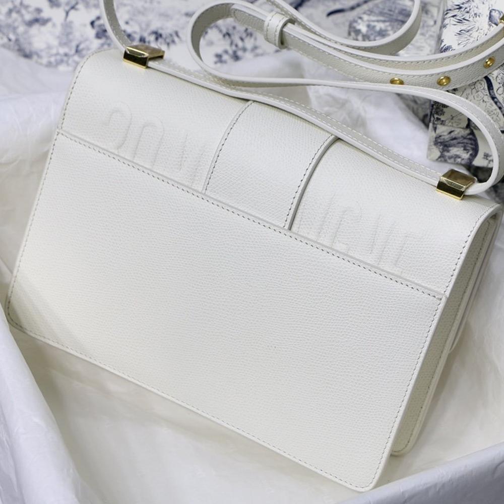 30 MONTAIGNE BAG Latte Box Calfskin
