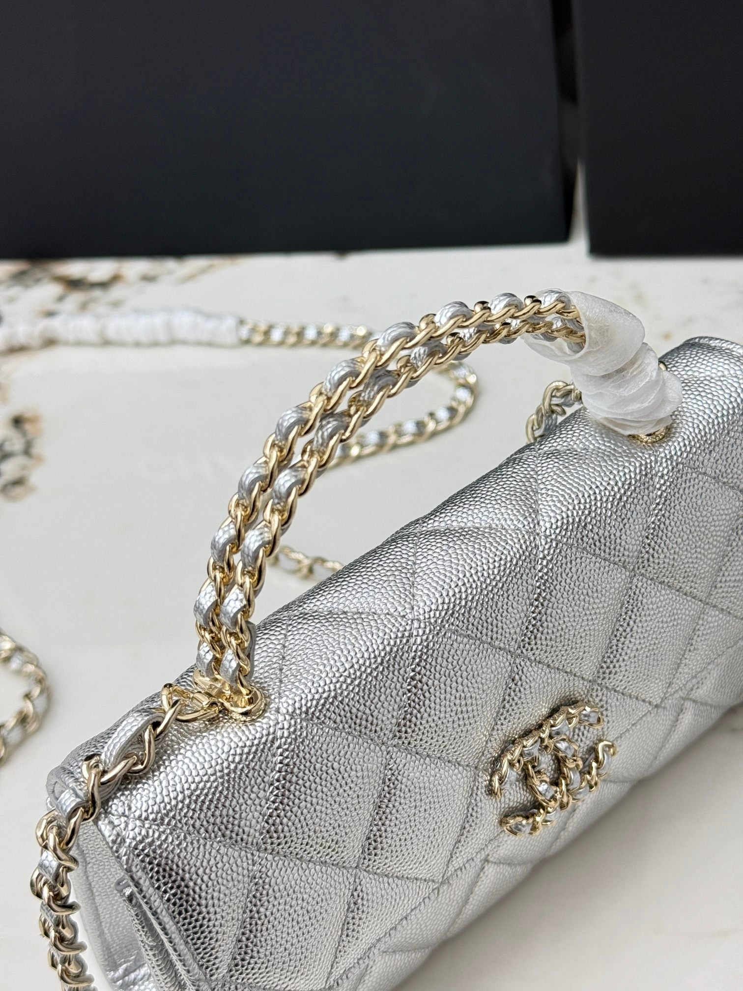 19 sequin Flap Bag