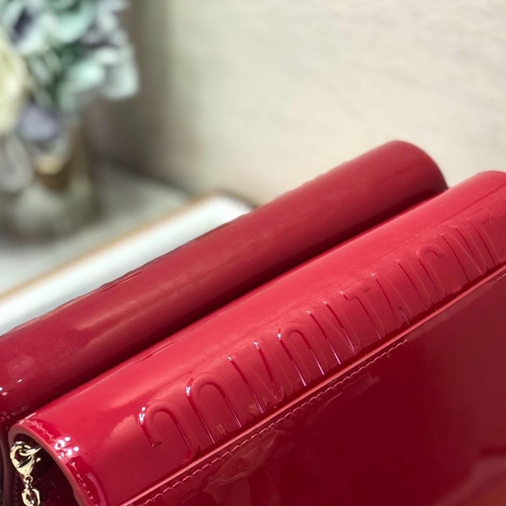 30 Montaigne Pouch
