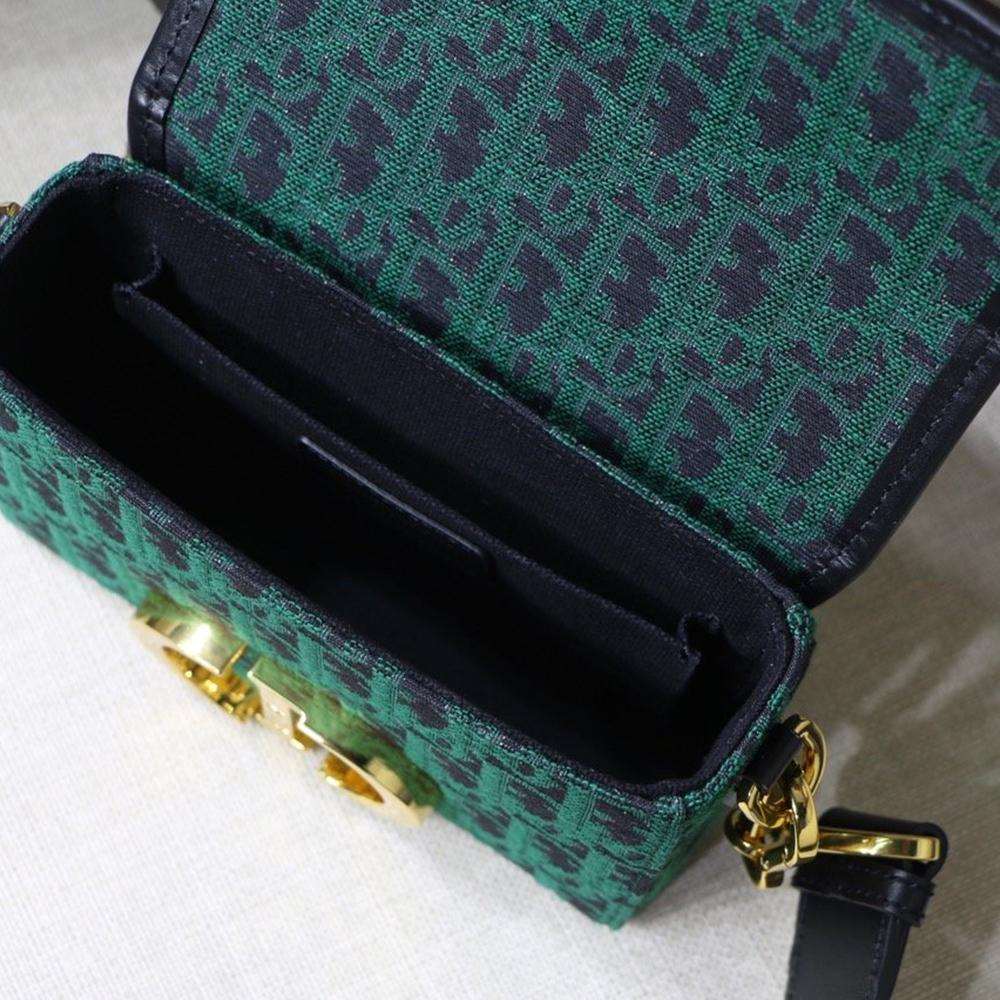 30 Montaigne Flap Bag