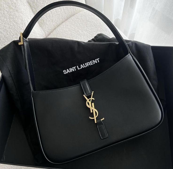 Saint Laurent Le 5 ¡ùãå 7 Hobo Bag In Patent Leather - Black - Women