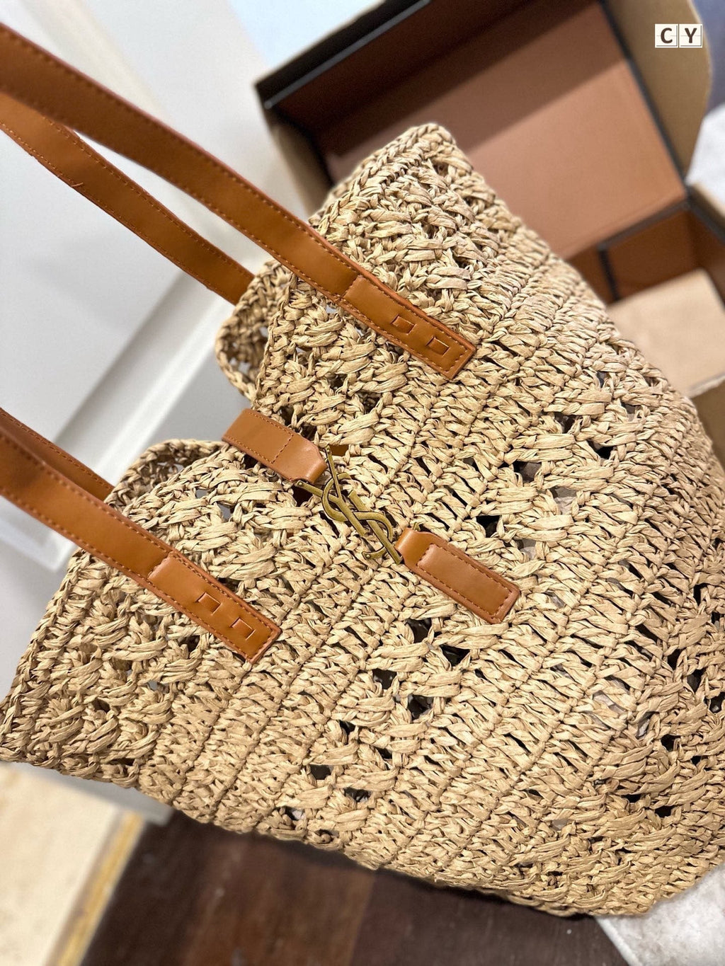 PANIER MEDIUM IN RAFFIA AND VEGETABLE-TANNED LEATHER