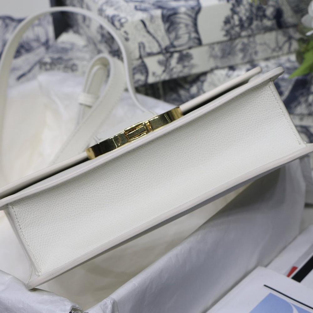30 MONTAIGNE BAG Latte Box Calfskin