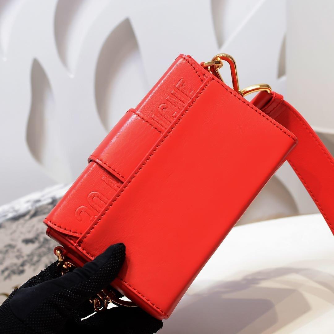 30 Montaigne Flap Bag