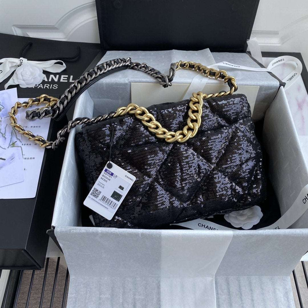 19 sequin Flap Bag black