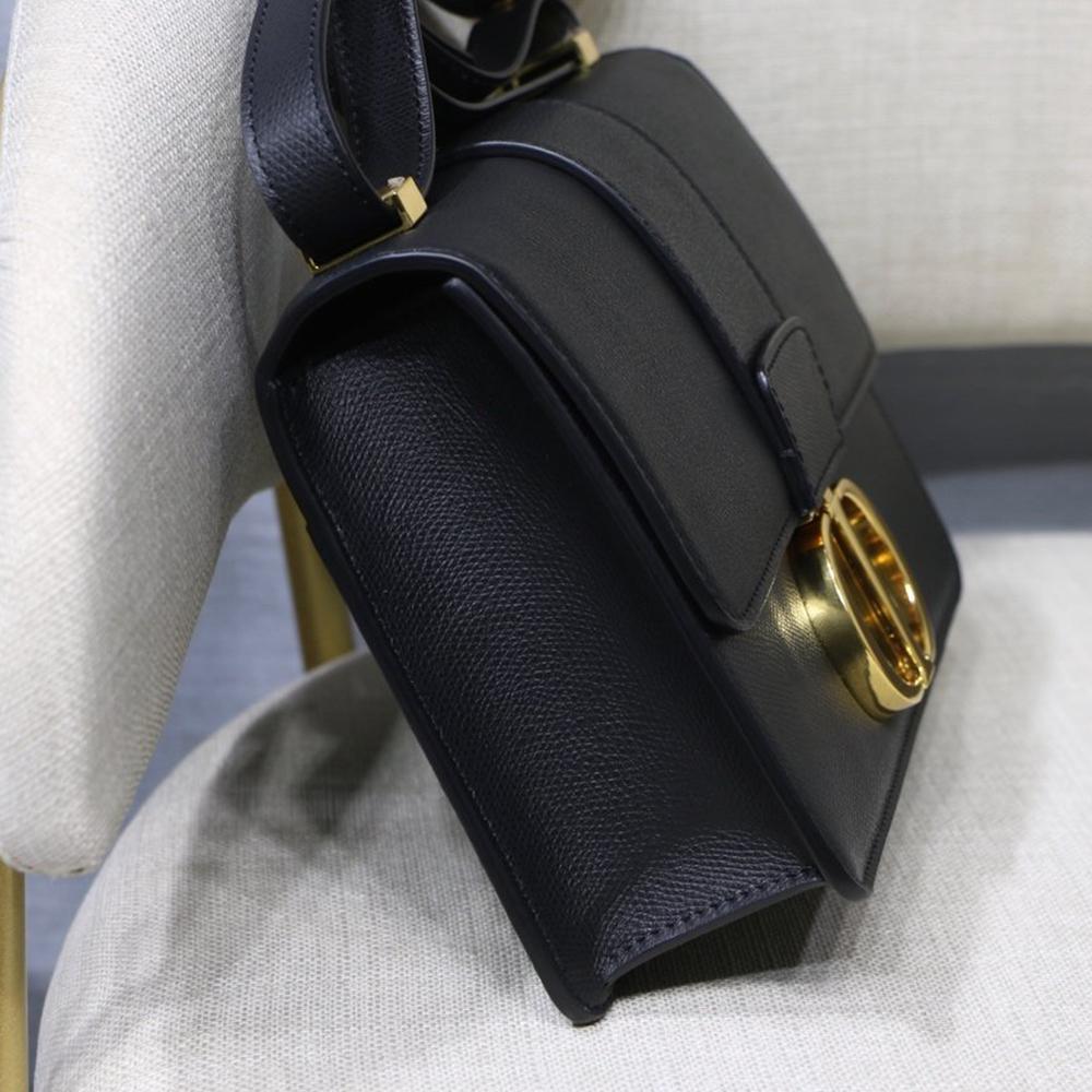 30 Montaigne Pouch