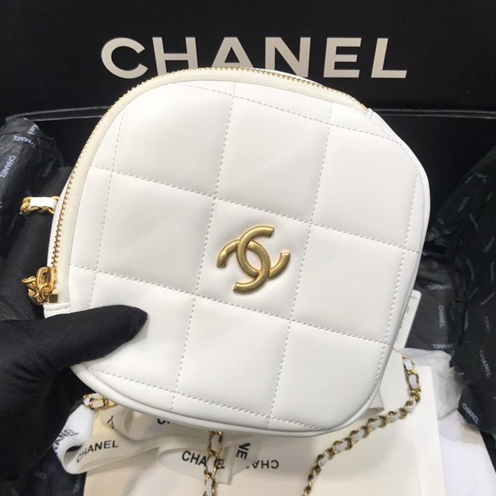 Runway white lambskin Leather Diamond Cut Bag Gold Chain