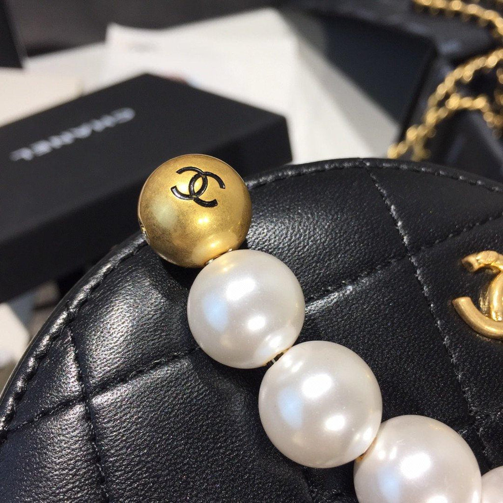 Pearl Round Clutch with Chain