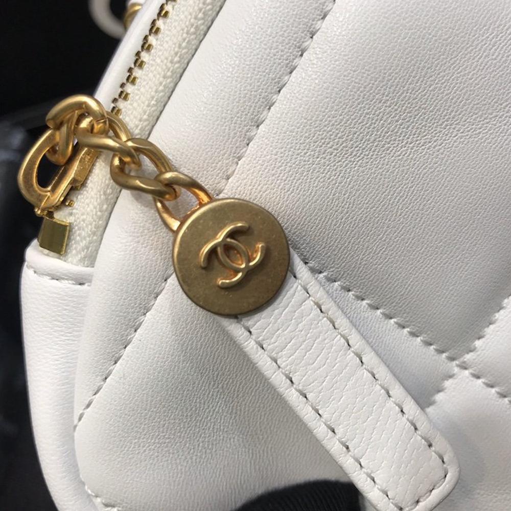 Runway white lambskin Leather Diamond Cut Bag Gold Chain