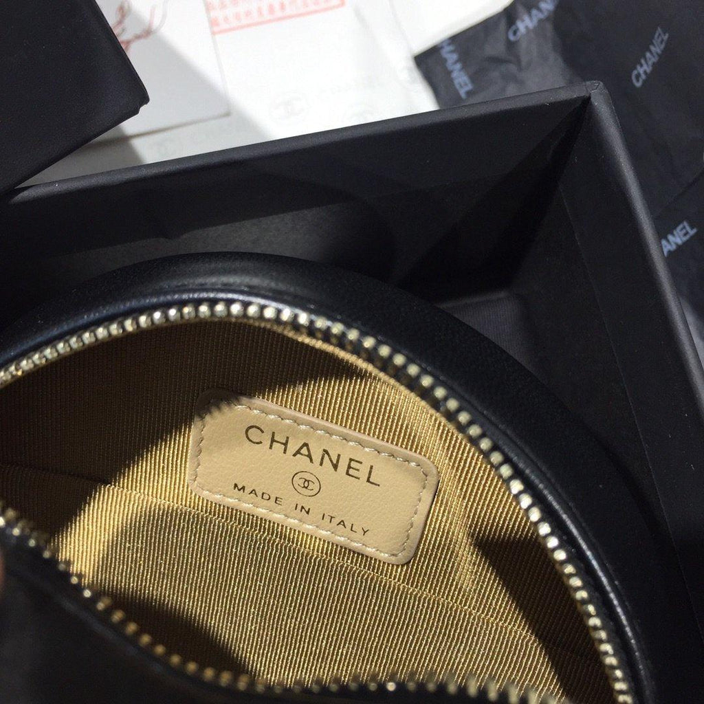 Pearl Round Clutch with Chain