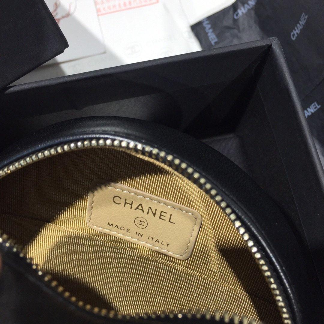Pearl Round Clutch with Chain