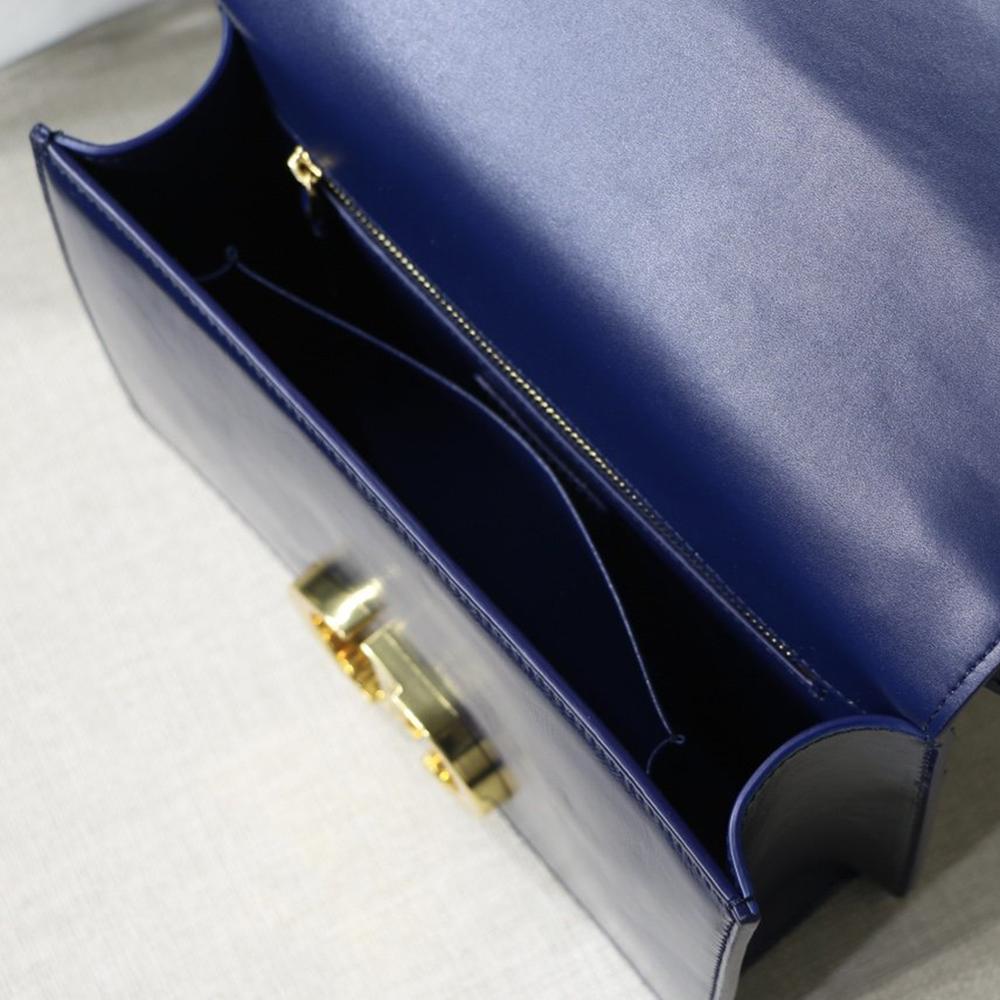 30 Montaigne Bag