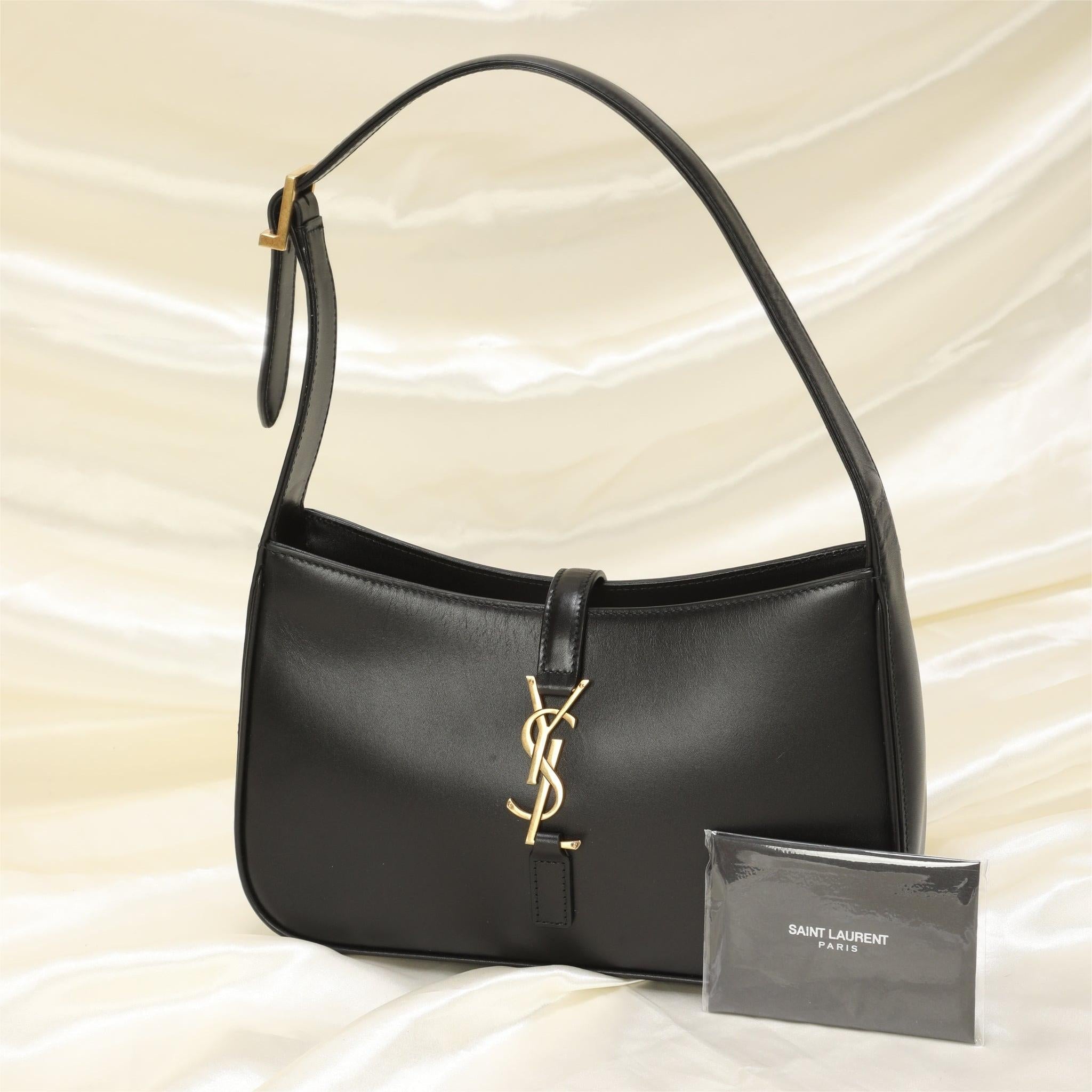 Saint Laurent Le 5 ¡ùãå 7 Hobo Bag In Patent Leather - Black - Women