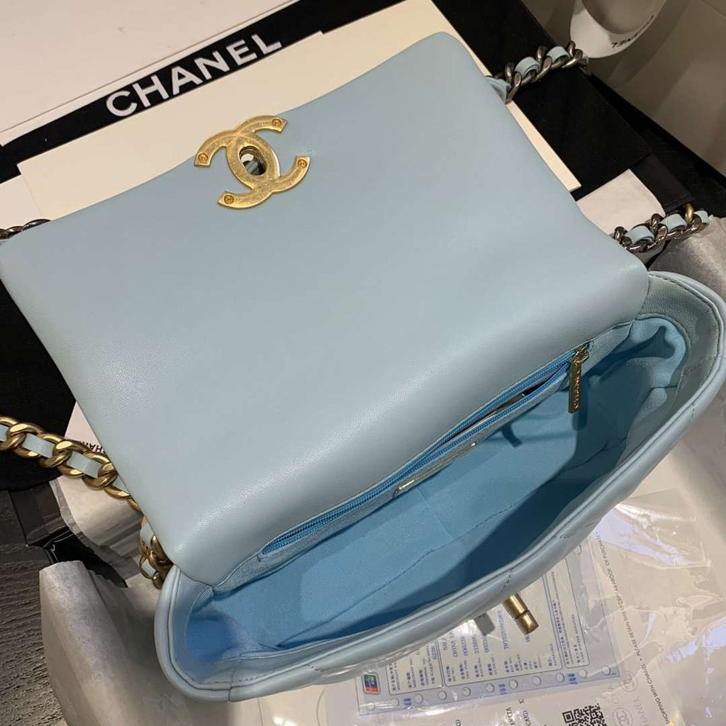 19 small Flap Bag Tiffany Blue