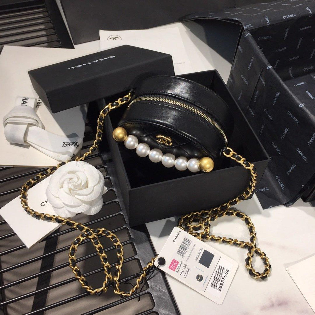 Pearl Round Clutch with Chain