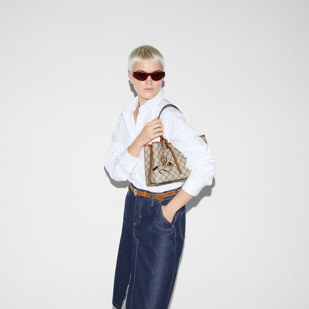 GG Emblem Medium Tote Bag