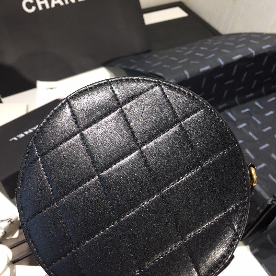 Pearl Round Clutch with Chain