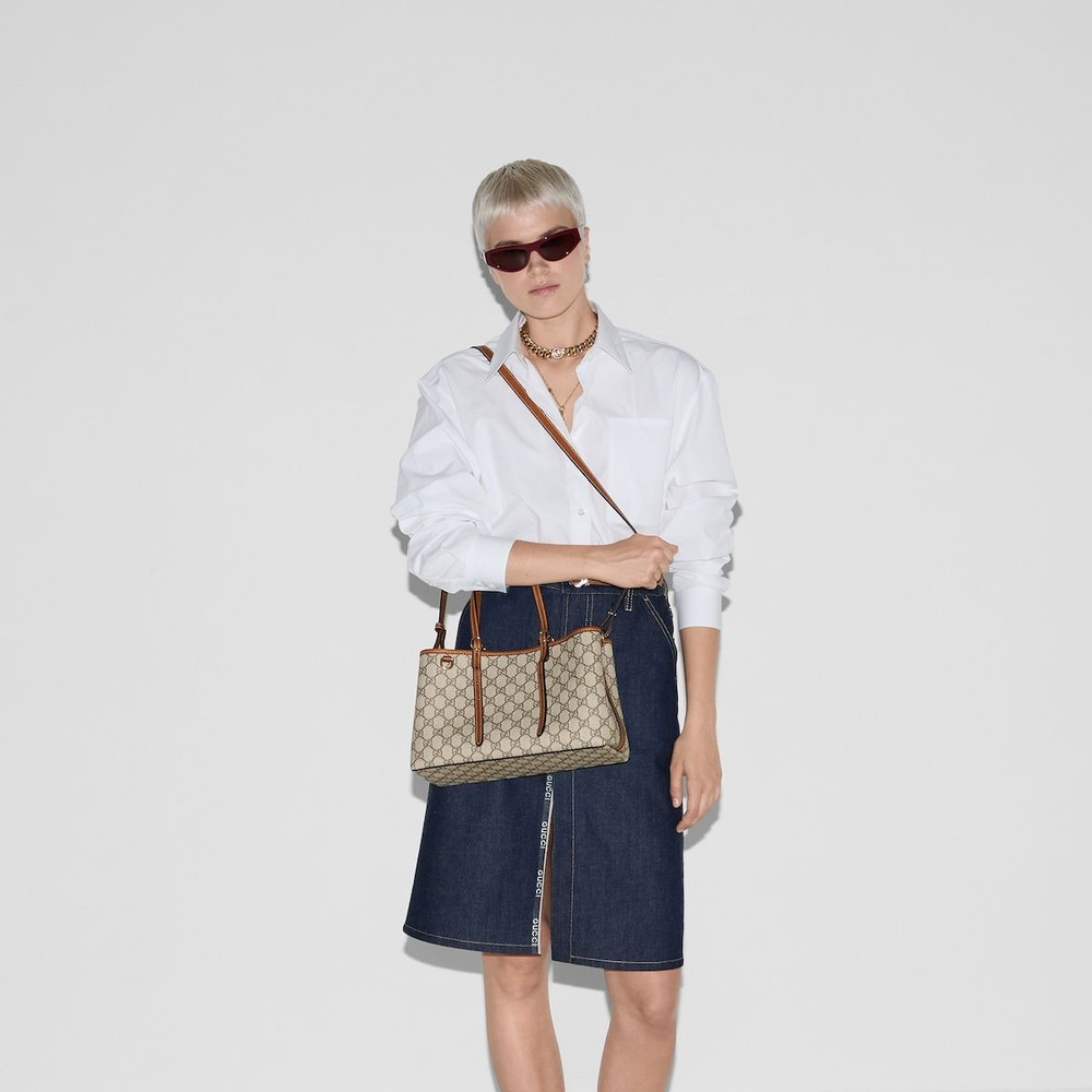 GG Emblem Medium Tote Bag