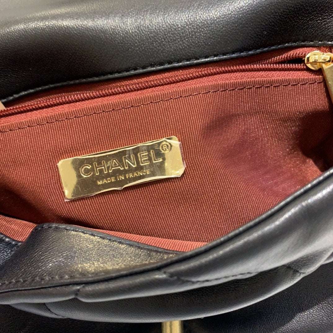 19 Small Flap Bag Black