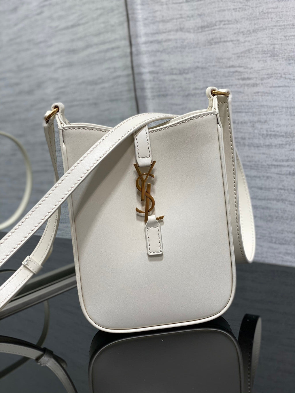 Le 5 A 7 Mini White Bag - 13x20x4cm