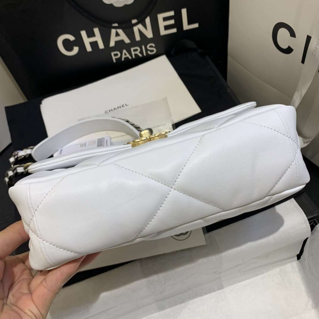 19 Medium Flap Bag