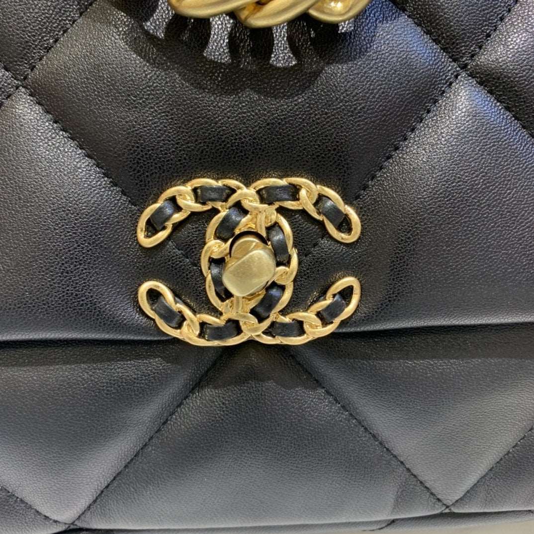 19 Small Flap Bag Black