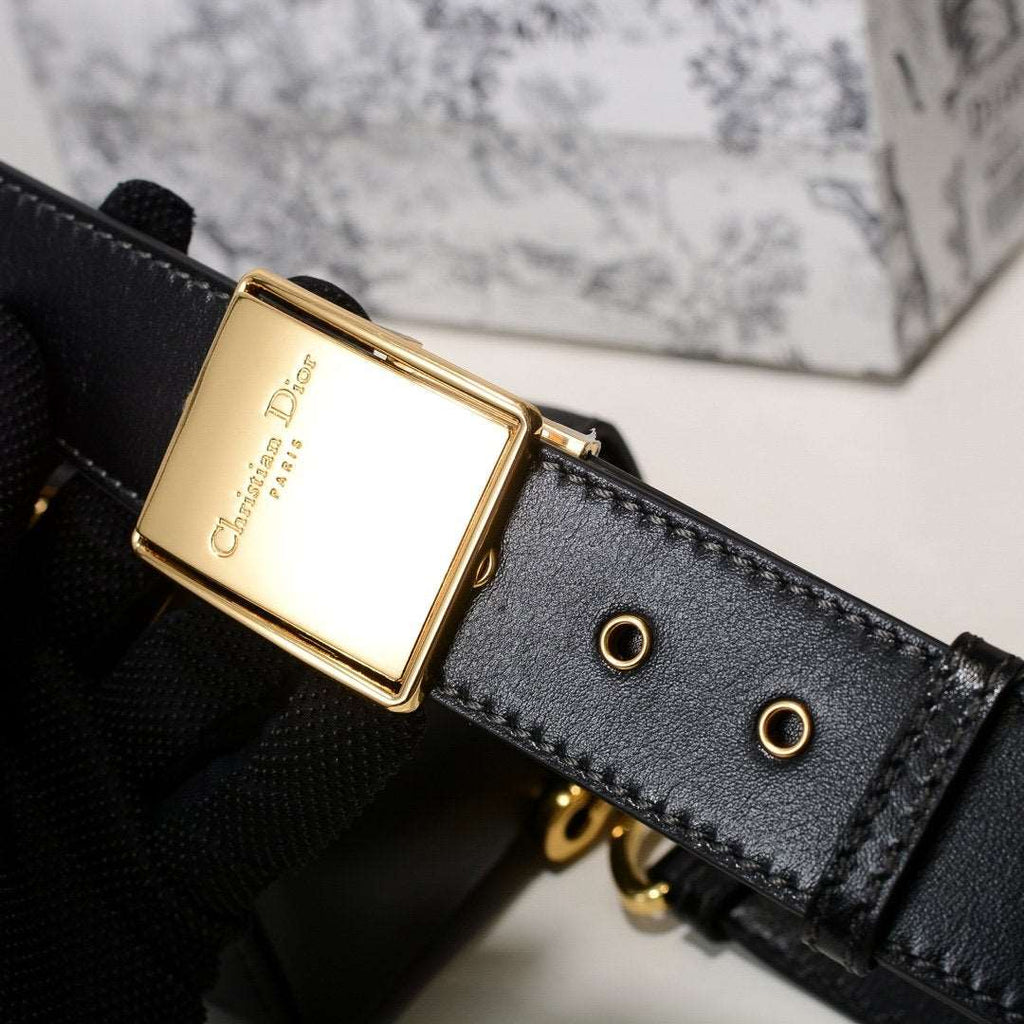 30 Montaigne Flap Shoulder Crossbody Bag with CD Clasp and Adjustable Leather Strap (24 x 17 x 8) cm