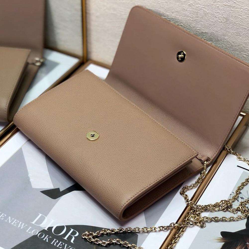 30 Montaigne Pouch