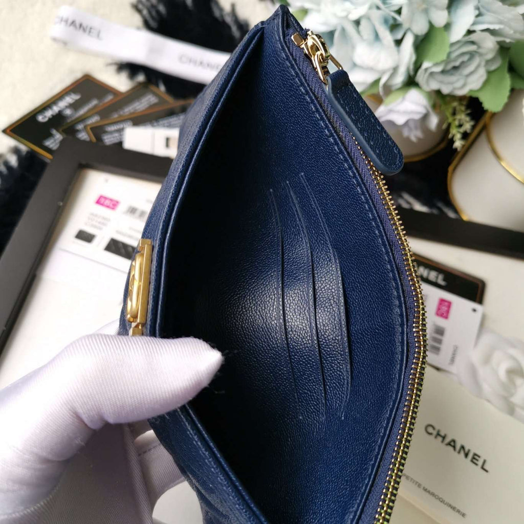caviar quilted classic zip boy Pouch