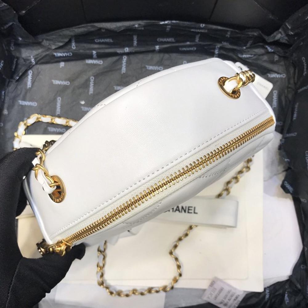 Runway white lambskin Leather Diamond Cut Bag Gold Chain