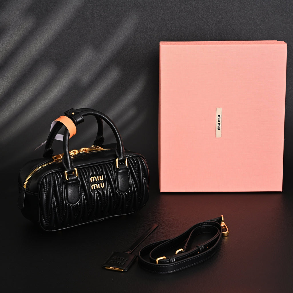 Miu Miu Black Matelass¨¤? Leather Top Handle Bag