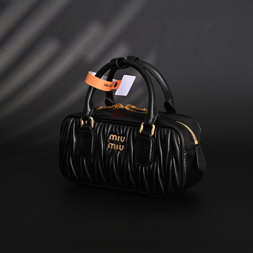 Miu Miu Black Matelass¨¤? Leather Top Handle Bag